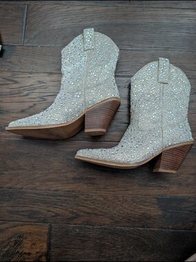 Women’s Sparkle Western Ankle Boots - Silver Rhinestone